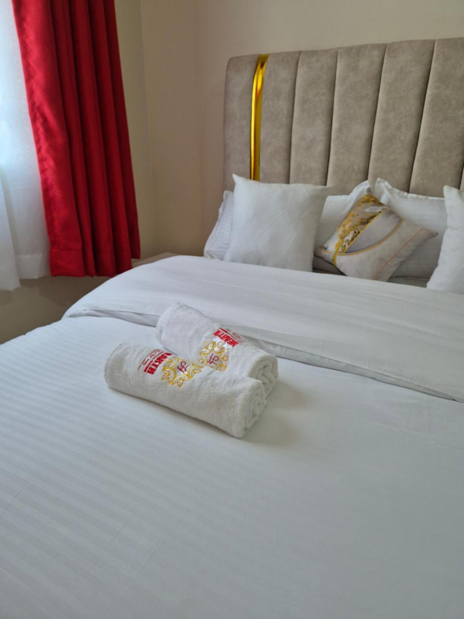 White House Homestay